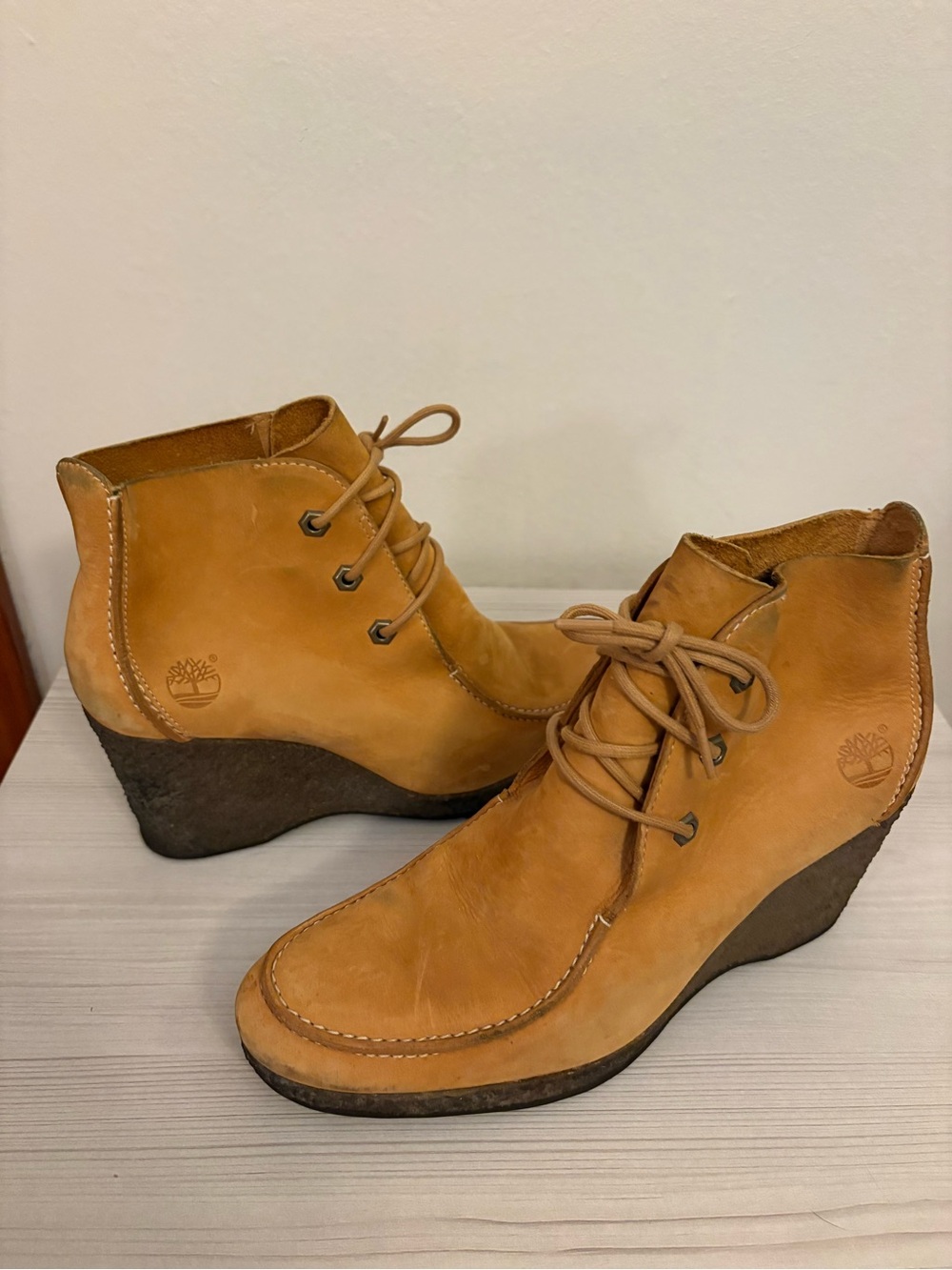 Timberland Wheat Nubuck Lace-Up Wedge Booties size 9M